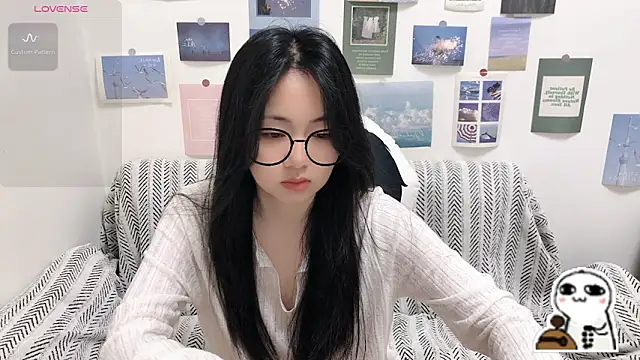 Snapshot of LiLiYbaby chatting on 04-30-26, 06:31 LiLiYbaby online show from 04-30-26, 06:31