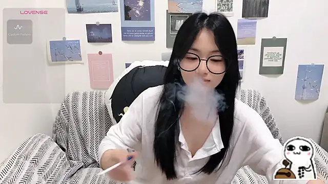 Snapshot of LiLiYbaby chatting on 06-07-26, 06:39 LiLiYbaby online show from 06-07-26, 06:39
