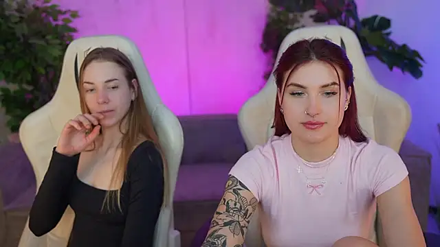 Magnetic Mia  online show from 03-21-25, 05:54