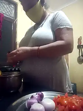 Punjabi beauty123 online show from 12-15-24, 01:43