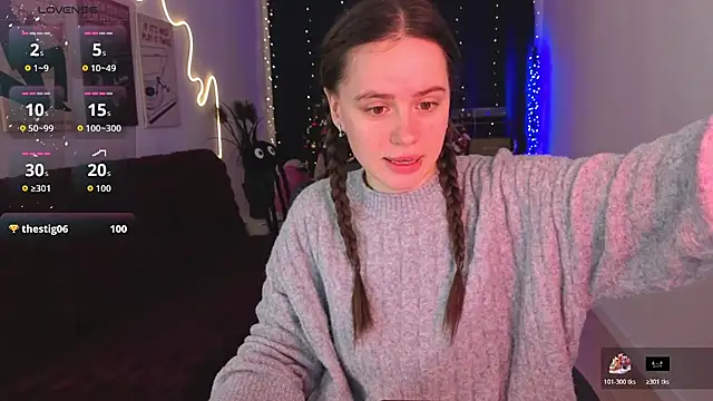 Snapshot of Emillias chatting on 01-05-26, 05:27 Emillias online show from 01-05-26, 05:27