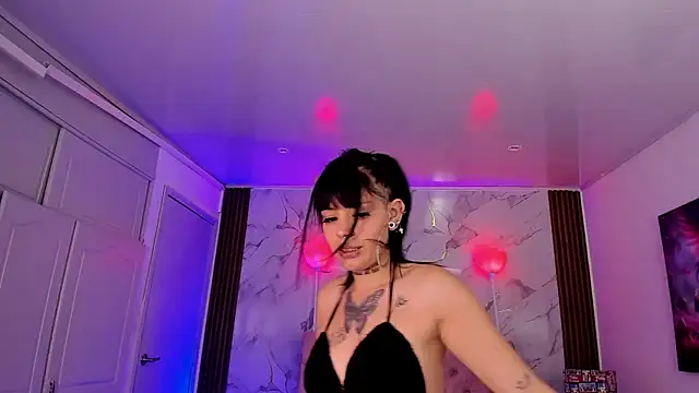 AuroraDiaz online show from 12-17-25, 07:53