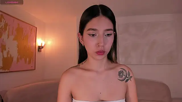 TaraLawrence online show from 11-11-25, 02:33