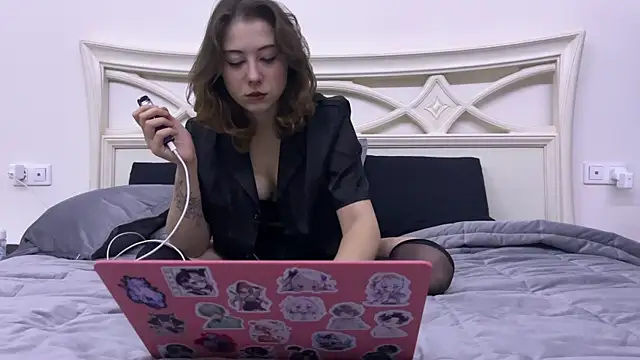 Snapshot of misswishh_ chatting on 12-17-24, 07:48 misswishh  online show from 12-17-24, 07:48
