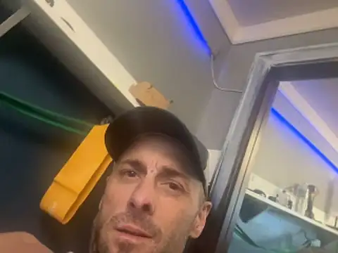 Snapshot of Tatehardon chatting on 03-02-26, 04:25 Tatehardon online show from 03-02-26, 04:25