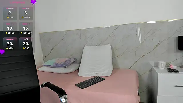 Snapshot of Mackenize chatting on 12-13-24, 06:59 Mackenize online show from 12-13-24, 06:59