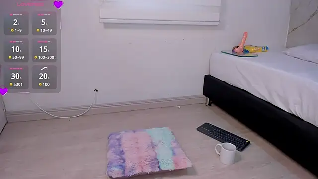 Snapshot of Mackenize chatting on 12-14-24, 07:36 Mackenize online show from 12-14-24, 07:36