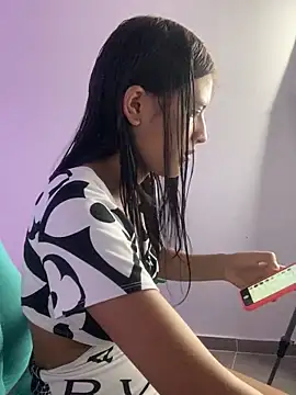 Snapshot of _18_laura chatting on 12-27-24, 08:39 18 laura online show from 12-27-24, 08:39