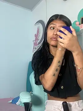 Snapshot of _18_laura chatting on 11-22-25, 04:00 18 laura online show from 11-22-25, 04:00