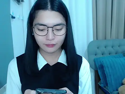 Snapshot of zhaviahale21 chatting on 10-12-25, 03:27 zhaviahale21 online show from 10-12-25, 03:27