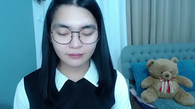 Snapshot of zhaviahale21 chatting on 10-15-25, 03:17 zhaviahale21 online show from 10-15-25, 03:17