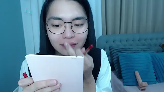 Snapshot of zhaviahale21 chatting on 10-29-25, 08:38 zhaviahale21 online show from 10-29-25, 08:38
