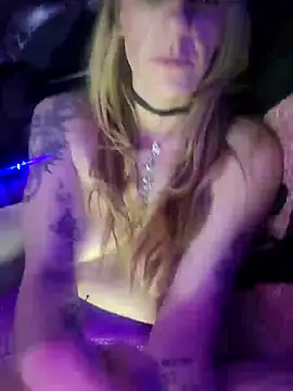 Snapshot of Aliiv21 chatting on 03-11-25, 12:17 Aliiv21 online show from 03-11-25, 12:17