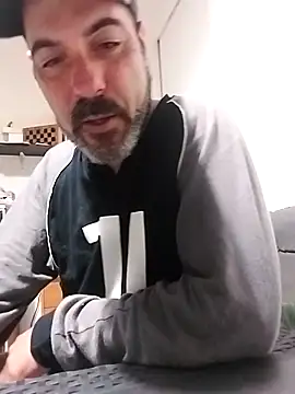 Snapshot of affascino chatting on 12-18-25, 08:53 affascino online show from 12-18-25, 08:53