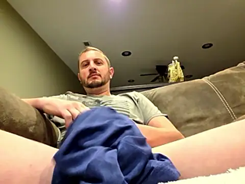 Snapshot of MrMechanic38 chatting on 02-12-26, 01:17 MrMechanic38 online show from 02-12-26, 01:17