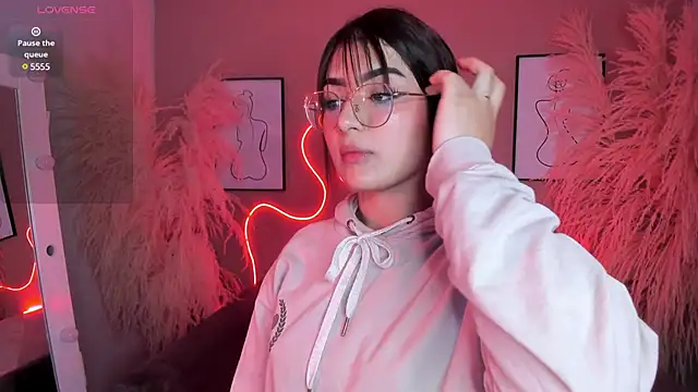 Megan mooree  online show from 01-21-25, 06:55