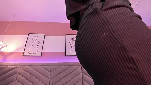 Megan mooree  online show from 01-22-25, 01:11