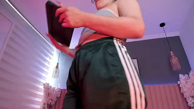 Megan mooree  online show from 02-05-25, 01:00