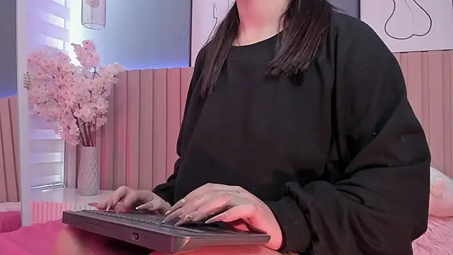 Megan mooree  online show from 02-07-25, 03:41