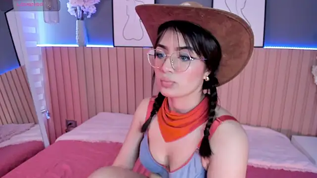 Megan mooree  online show from 02-11-25, 03:08