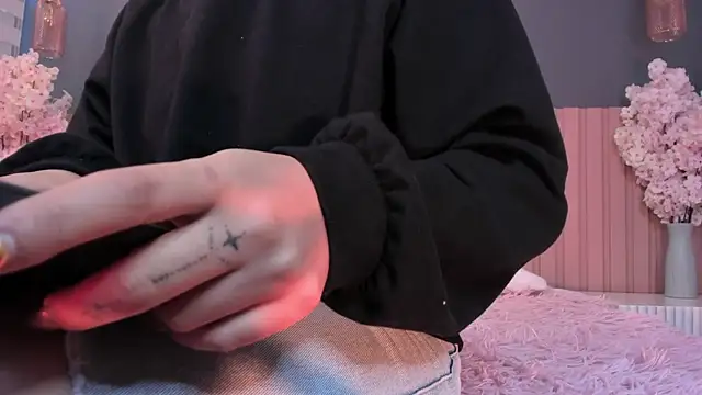 Megan mooree  online show from 02-12-25, 12:01