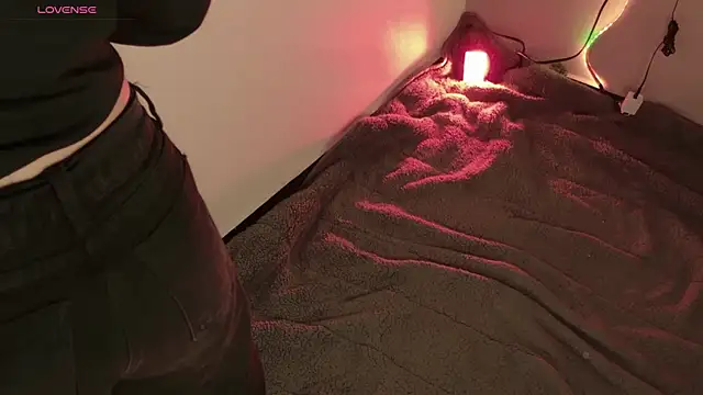 Megan mooree  online show from 09-10-25, 12:16