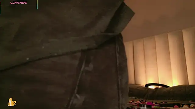 Megan mooree  online show from 10-11-25, 12:36