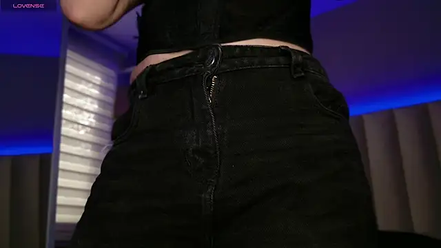 Megan mooree  online show from 11-08-25, 12:05