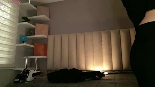 Megan mooree  online show from 02-10-26, 12:53