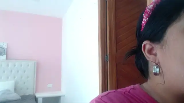 Snapshot of Gabycutee chatting on 02-12-26, 07:53 Gabycutee online show from 02-12-26, 07:53