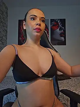 Snapshot of Antonella2_m chatting on 05-27-26, 05:10 Antonella2 m online show from 05-27-26, 05:10
