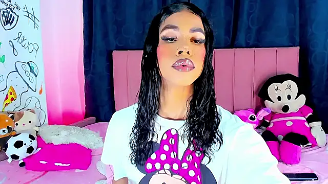 Snapshot of bloom444 chatting on 01-11-26, 02:27 bloom444 online show from 01-11-26, 02:27