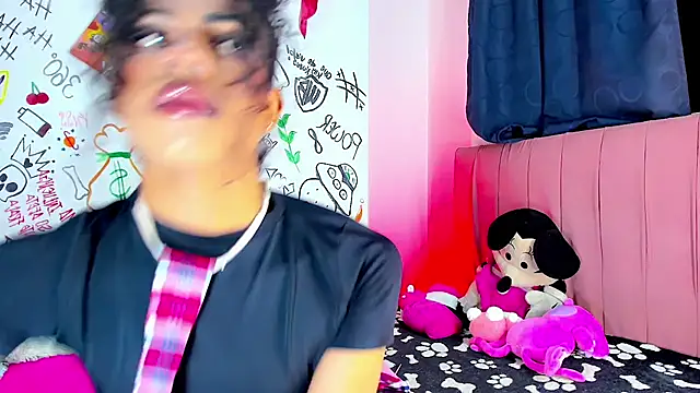 Snapshot of bloom444 chatting on 01-18-26, 04:38 bloom444 online show from 01-18-26, 04:38