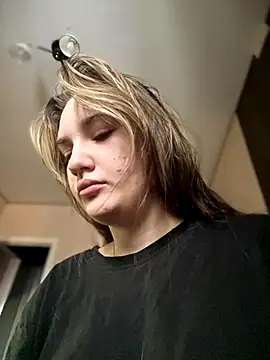 Holly Molii online show from 11-29-25, 07:11