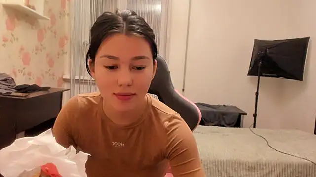 LunaXmii online show from 12-08-24, 01:35