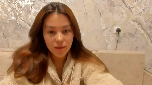 Snapshot of LunaXmii chatting on 04-21-26, 10:45 LunaXmii online show from 04-21-26, 10:45