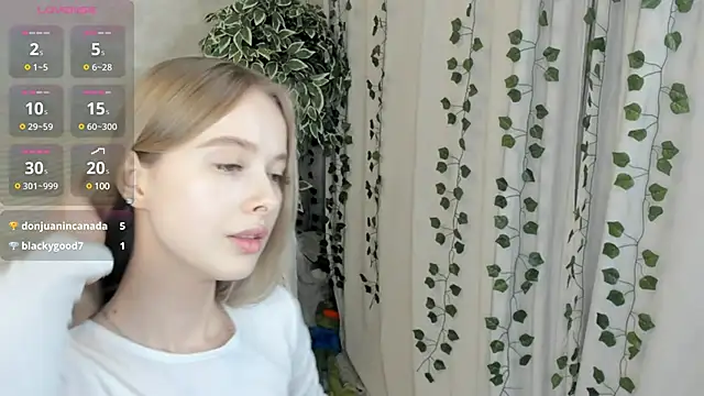 Snapshot of mell_milles chatting on 12-28-24, 08:15 mell milles online show from 12-28-24, 08:15