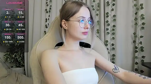 Snapshot of mell_milles chatting on 10-31-25, 03:13 mell milles online show from 10-31-25, 03:13