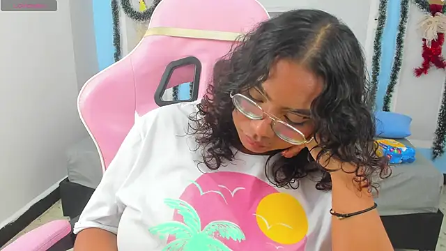 Snapshot of im_angels77 chatting on 01-06-25, 06:36 im angels77 online show from 01-06-25, 06:36