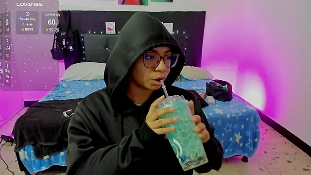 Snapshot of im_angels77 chatting on 03-18-25, 03:20 im angels77 online show from 03-18-25, 03:20