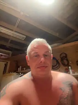 Snapshot of JakubW79 chatting on 12-18-24, 02:42 JakubW79 online show from 12-18-24, 02:42