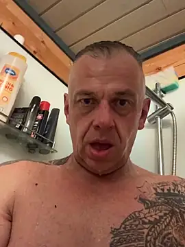 Snapshot of JakubW79 chatting on 10-18-25, 03:31 JakubW79 online show from 10-18-25, 03:31