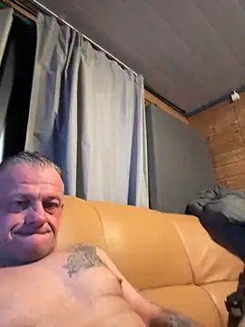 Snapshot of JakubW79 chatting on 10-20-25, 11:27 JakubW79 online show from 10-20-25, 11:27