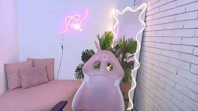 Snapshot of hina_tay chatting on 12-06-24, 04:14 hina tay online show from 12-06-24, 04:14