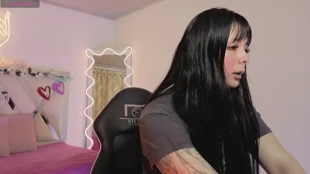 Snapshot of hina_tay chatting on 11-06-25, 03:18 hina tay online show from 11-06-25, 03:18