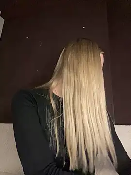 Snapshot of Alisa_Rise chatting on 02-14-25, 05:36 Alisa Rise online show from 02-14-25, 05:36