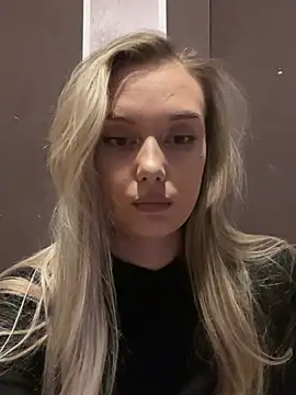 Snapshot of Alisa_Rise chatting on 02-26-25, 10:20 Alisa Rise online show from 02-26-25, 10:20