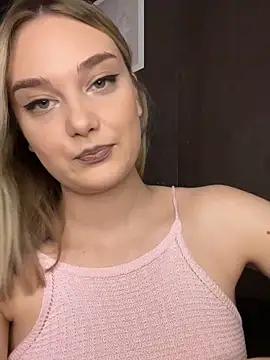 Snapshot of Alisa_Rise chatting on 11-02-25, 03:25 Alisa Rise online show from 11-02-25, 03:25