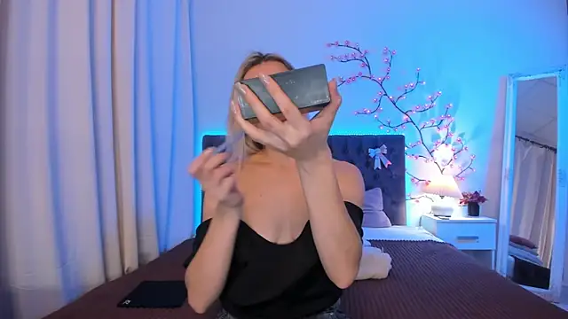 KateOwyns online show from 03-26-26, 01:49