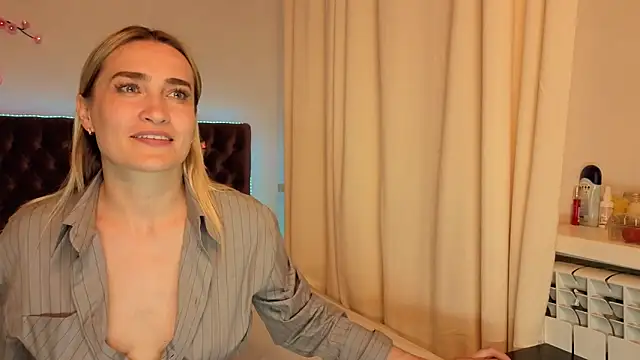 Snapshot of KateOwyns chatting on 05-29-26, 11:52 KateOwyns online show from 05-29-26, 11:52